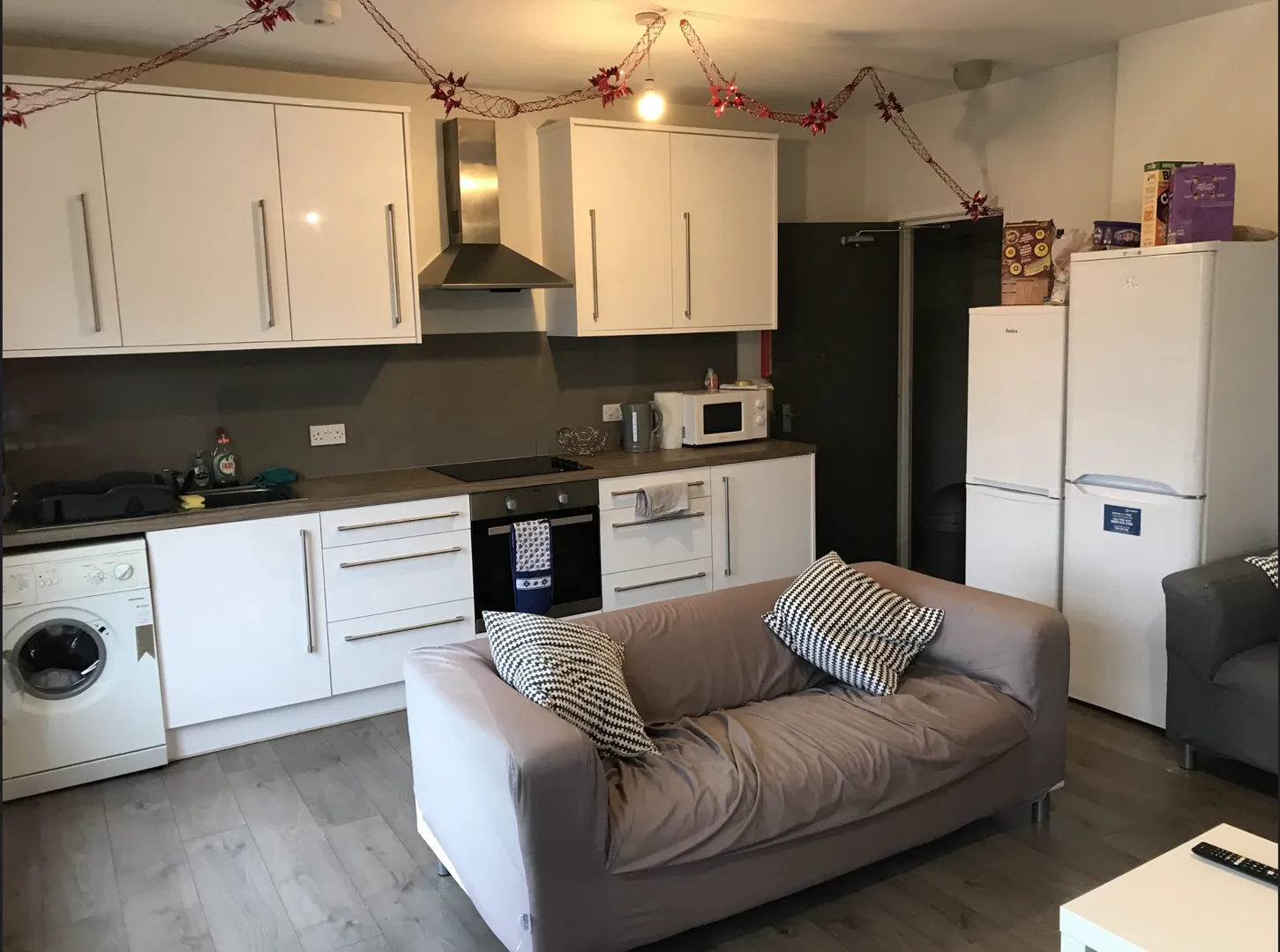 Spacious 5 Bed Flat // AUG 2026 - Image 1